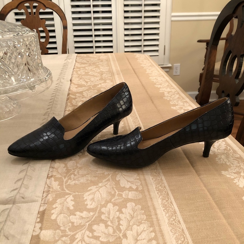 Navy heels with alligator texture